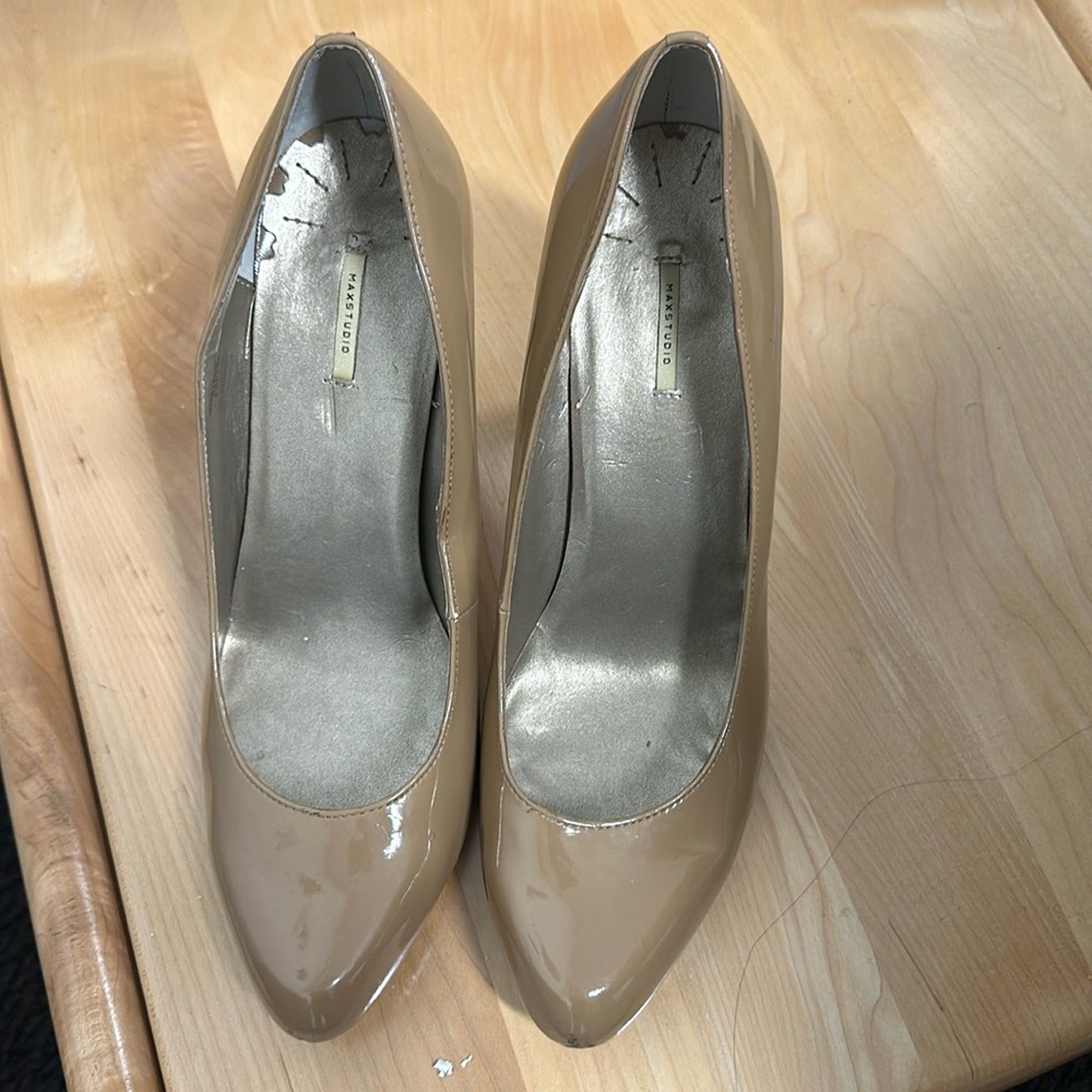 Tan pumps by Max Studio